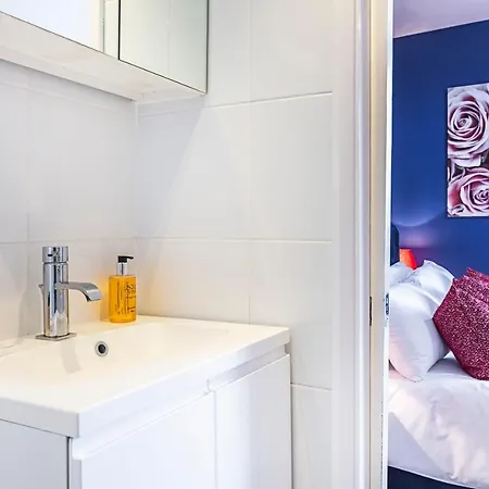 Cozy And Charming Flat: Minutes From Everything! Londra Esterno foto